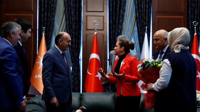 Siyasi partilerde bayramlaşma