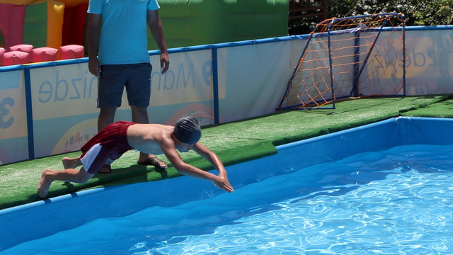 Su kanalına değil portatif havuzlara koşacaklar