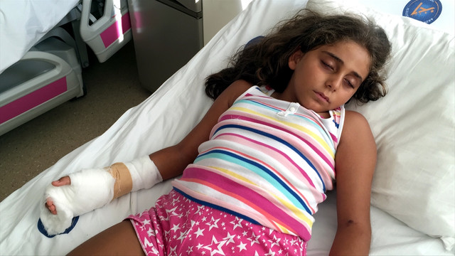 Su kaydırağında parmağı koptu