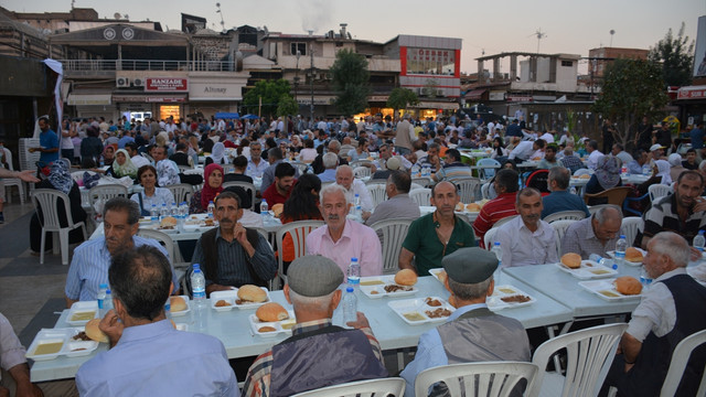 Sur'daki bin 500 terör mağduru iftarda buluştu