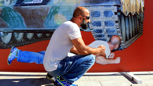 Tankları durdurmak için aynısını yüzlerce kez yaparım