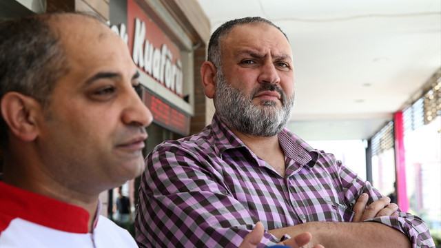 Tankları, egzozuna giysilerini doldurarak durdurdular