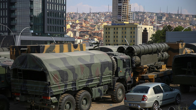 Tankların ezdiği araçlar emniyet otoparkında