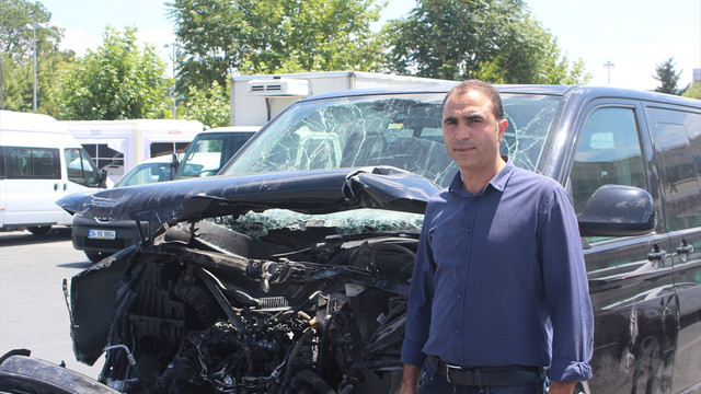 Tankların önüne geçen servis şoförü