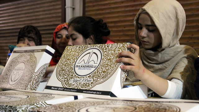 Tarihi Kapalı Çarşı'daki iftar sofrası kent halkını bir araya geldi