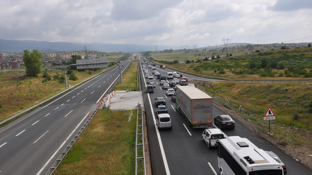 TEM Otoyolunda bayram yoğunluğu