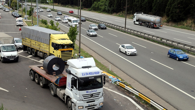 TEM Otoyolu'nda bayram yoğunluğu