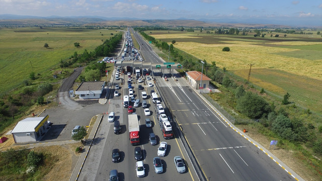 TEM Otoyolu'nda bayram yoğunluğu