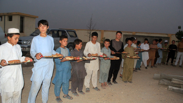 TİKA, Afganistan'daki göçmenlere iftar verdi