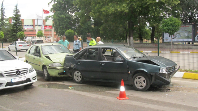 Tokat'ta iki otomobil çarpıştı: 7 yaralı