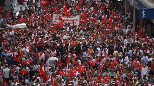Trabzon'da demokrasi yürüyüşü yapıldı