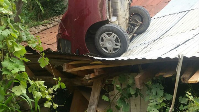 Trabzon'da iki otomobil çarpıştı: 10 yaralı