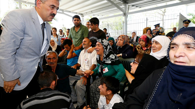 Trafik kazasına giden güvenlik güçlerine tırın çarpması