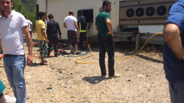 GÜNCELLEME - Tur otobüsü devrildi: 6 ölü, 20 yaralı