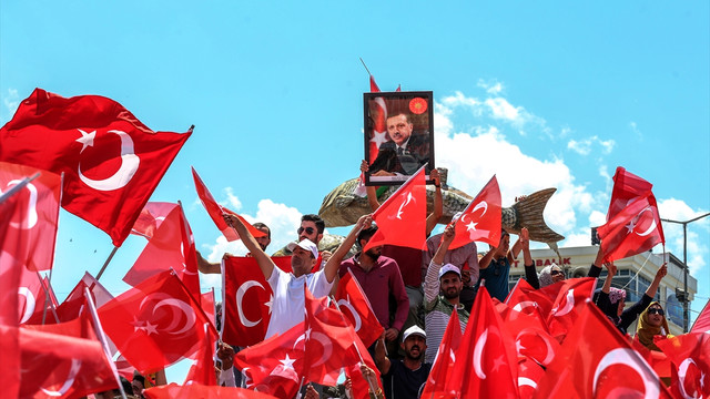 Türkiye darbe girişimine karşı ayakta
