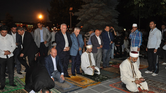 Türkiye darbe girişimine karşı ayakta