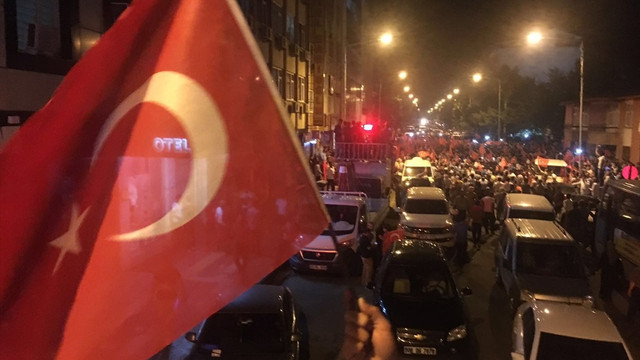 Türkiye darbe girişimine karşı ayakta