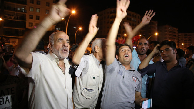 Türkiye darbe girişimine karşı ayakta