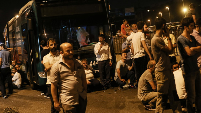 İstanbul ve Ankara'da FETÖ'den darbe girişimi