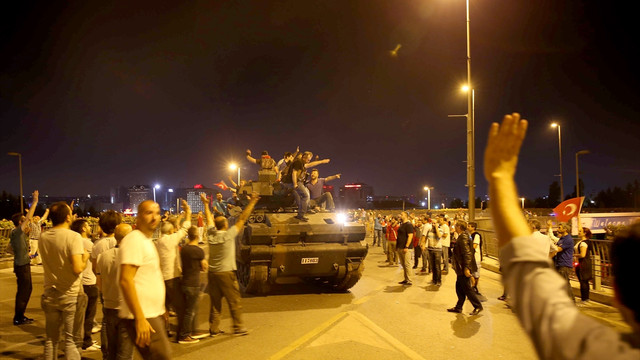 İstanbul ve Ankara'da FETÖ'den darbe girişimi