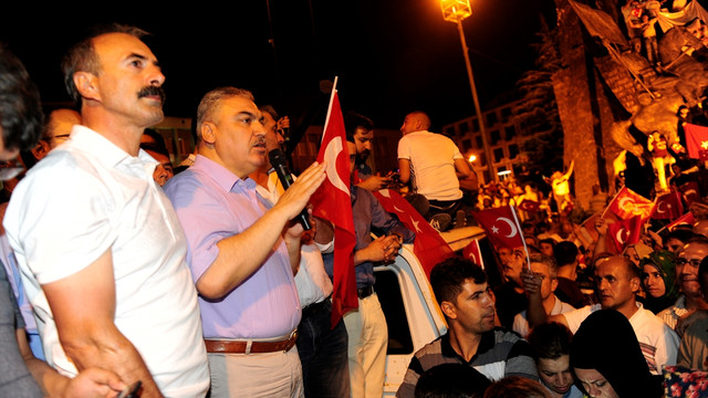 Türkiye darbe girişimine karşı ayakta