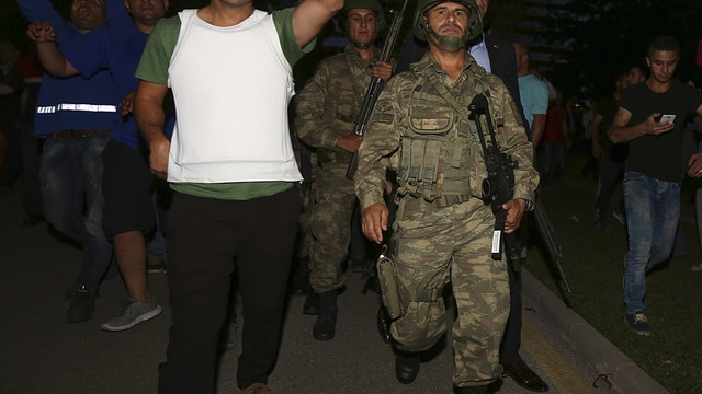 İstanbul ve Ankara'da FETÖ'den darbe girişimi