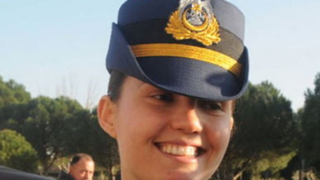 Tutuklanan kadın Pilot Üsteğmen Kumaş da ihraç edildi