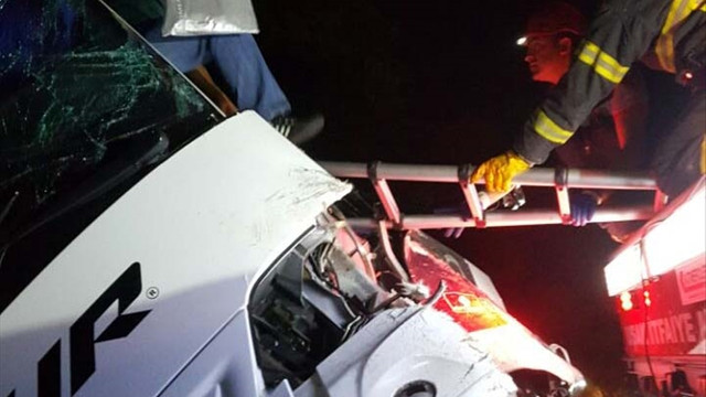 Uşak'ta hafif ticari araçla otobüs çarpıştı: 25 yaralı