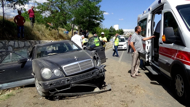 Uşak'ta trafik kazası: 4 yaralı