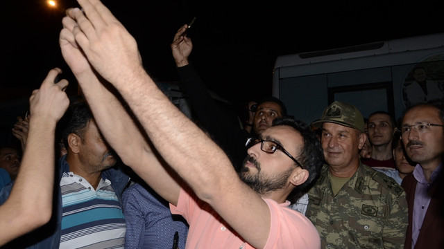 Vatandaşlardan paşaya sevgi gösterisi