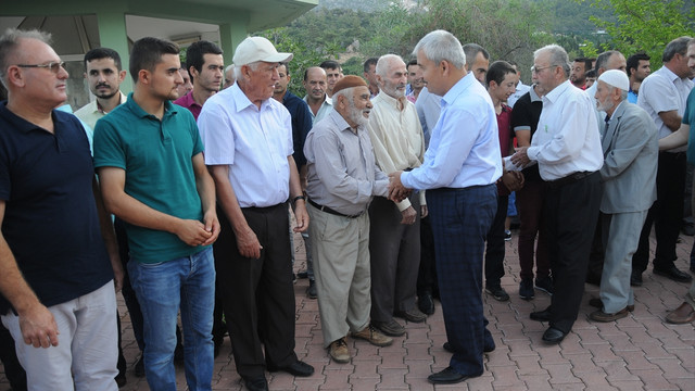 Yangın bölgesinde buruk bayramlaşma