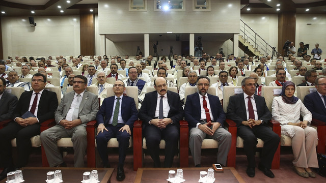 YÖK'te rektörlerle acil toplantı