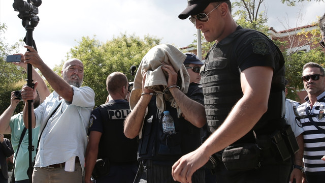 Yunanistan'a kaçan darbeci 8 askere ikişer ay hapis