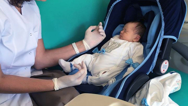 Zonguldak'ta 12 günlük bebeğin dişi çekildi