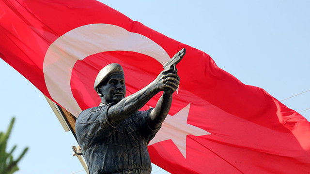 Kahraman şehit Astsubay Ömer Halisdemir’in heykeli dikildi