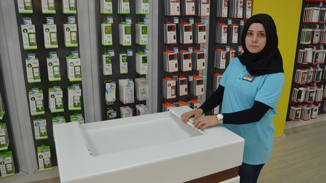 40 saniyede 30 cep telefonu çaldılar