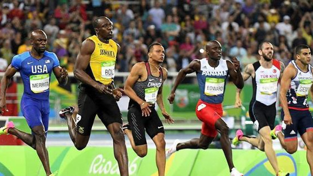 Usain Bolt erkekler 200 metre finalinde de altın madalyayı kazandı