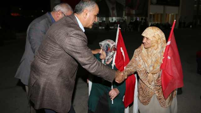 75'lik nineler demokrasi nöbetinde