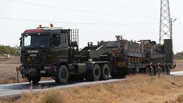 Sınırdaki birliklere asker ve zırhlı araç takviyesi yapılıyor