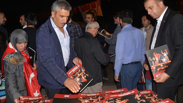 AA'nın Dakika Dakika FETÖ'nün Darbe Girişimi kitabı