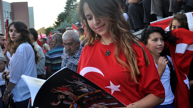 AA'nın Dakika Dakika FETÖ'nün Darbe Girişimi Kitabı