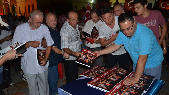 AA'nın Dakika Dakika FETÖ'nün Darbe Girişimi kitabı