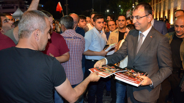 AA'nın Dakika Dakika FETÖ'nün Darbe Girişimi kitabı