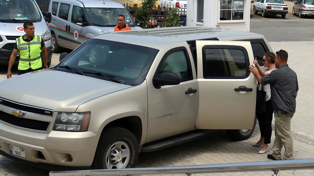 ABD konsolosu cezaevindeki vatandaşı ile görüştü