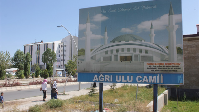 Ağrı'da cami inşaatından düşen işçi öldü