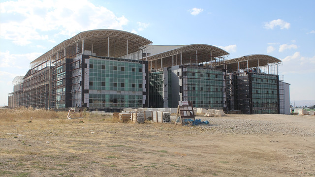 Ağrı'da hastane inşaatından düşen işçi öldü