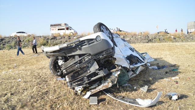 Ağrı'da trafik kazası: 1 ölü, 1  yaralı