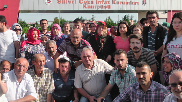 Ailelerinden tutuklu öğrencilere ziyaret