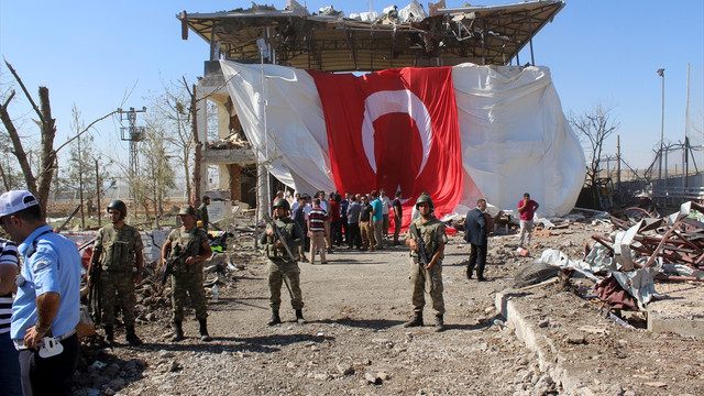 AK Parti Genel Başkan Yardımcısı Eker, Diyarbakır'da