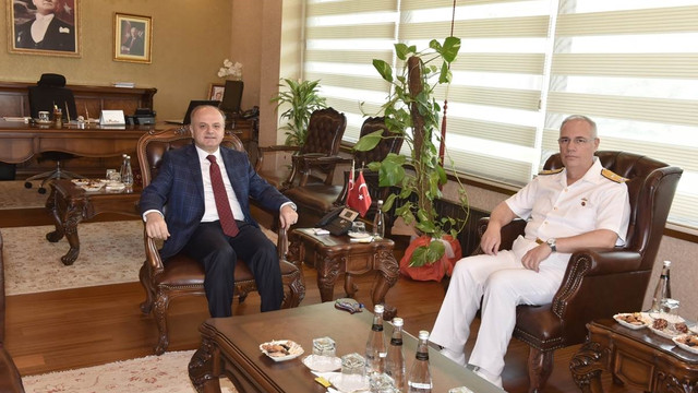 Akdeniz Bölge ve Garnizon Komutanı'ndan Mersin Valiliğine ziyaret